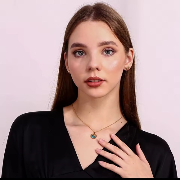 Dolphin Necklace 18K Gold Plated - Picture 4 of 7